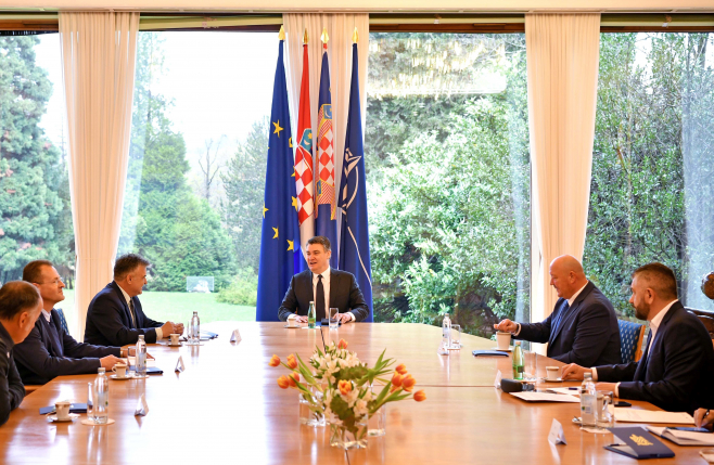 BRANITELJ OTKRIO DETALJE SASTANKA S PREDSJEDNIKOM: ‘Dotakli smo se i Okučana! Ne dolazi u obzir bacati ploče naših suboraca!’