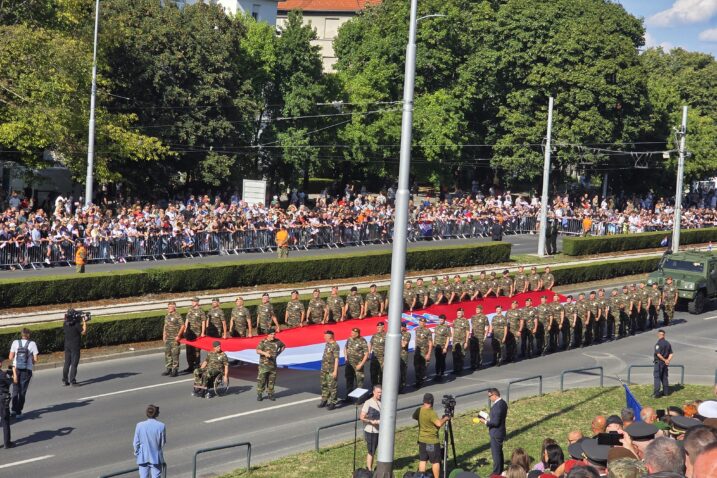Svečanim vojnim mimohodom Hrvatska obilježava 30 godina “Oluje” – poruke zahvale, ponosa i pijeteta