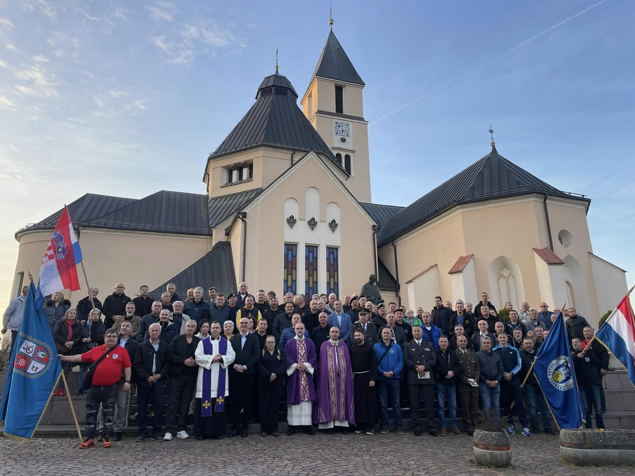 MOLITVE U SJEĆANJE NA POGINULE HRATSKE BRANITELJE I BLAŽENOG ALOJZIJA  STEPINAC