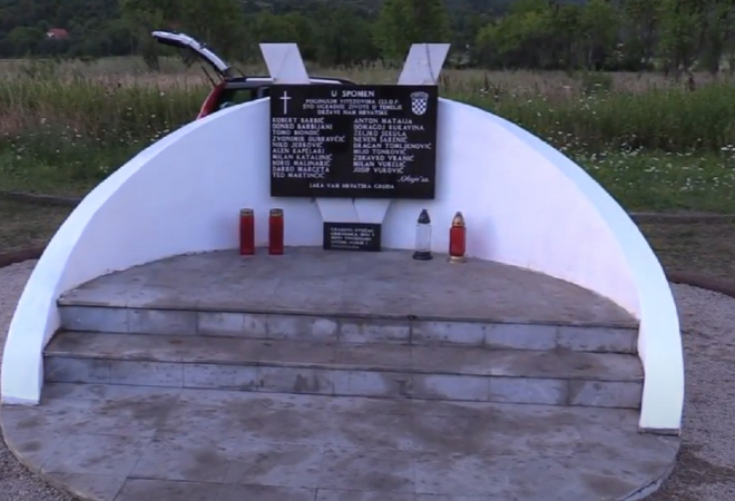 KONTROVERZNO SLAVLJE U LICI:  Par stotina metara od spomenika poginulim hrvatskim braniteljima orit će se  ‘Oj Krajino rodna grudo"