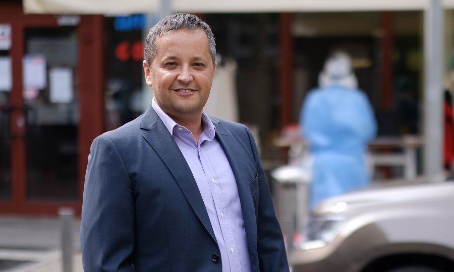 Vladin epidemiolog Branko Kolarić navija za zatvaranje