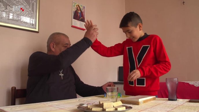 PRIJATELJSTVO BRANITELJA BRANKA I MALOG SIRIJCA: Slave prvi zajednički Božić, a dječakova blagdanska želja tjera na suze na oči