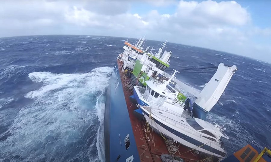 Remorkeri pritekli u pomoć nizozemskom teretnjaku, a brod iz pulskog Tehnomonta 'sam sebe' spasio