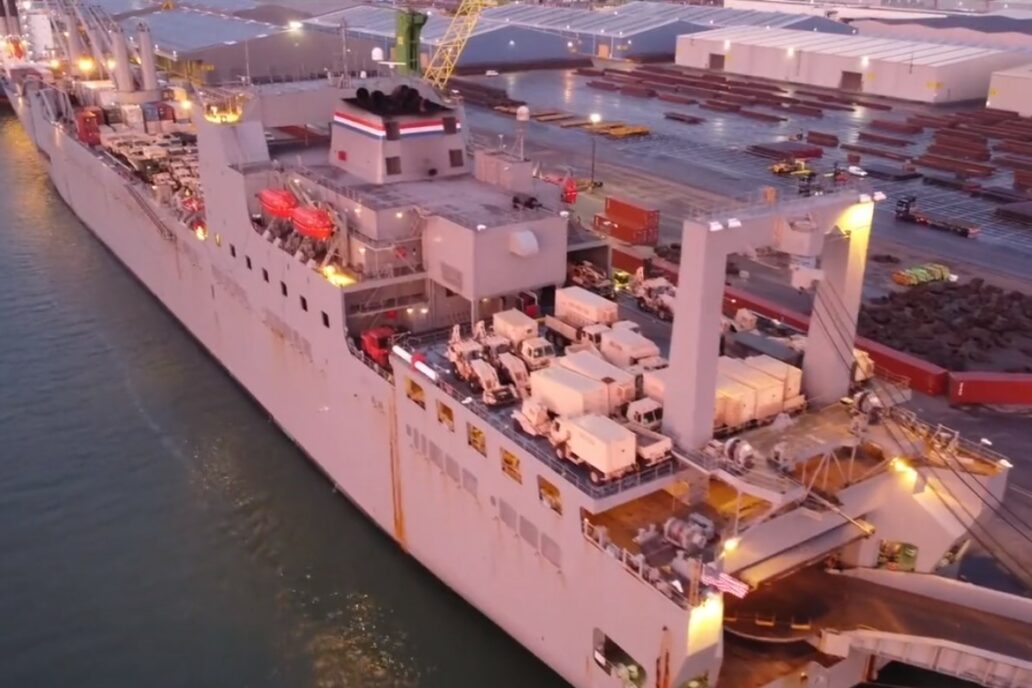 Pristao golem brod sa stotinama američkih tenkova i oklopnih vozila. Evo kome su namijenjeni