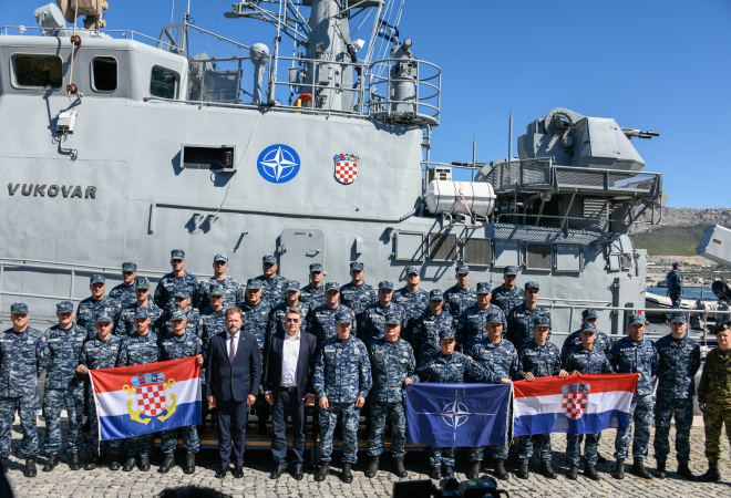 NAŠI DEČKI U NATO AKCIJU OTPLOVILI BRODOM ‘VUKOVAR’! ‘Neka vas to ime podsjeća na branitelje…’
