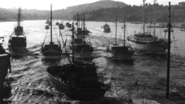 KONVOJ 'LIBERTAS' ! Uplovljavanje 29 brodova  s pomoći  u Dubrovnik dočekalo namučeno mnoštvo