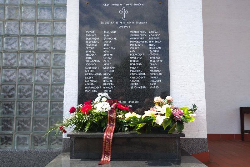 REAKCIJA GENERALA ŽELJKA SAČIĆ I UHB RH ZBOG PODIZANJA SPOMENIKA POGINULIM ČETNICIMA U BRŠADINU - može li jadnije?