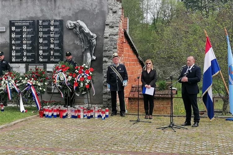 Otvoreno spomen-područje Logor Bučje