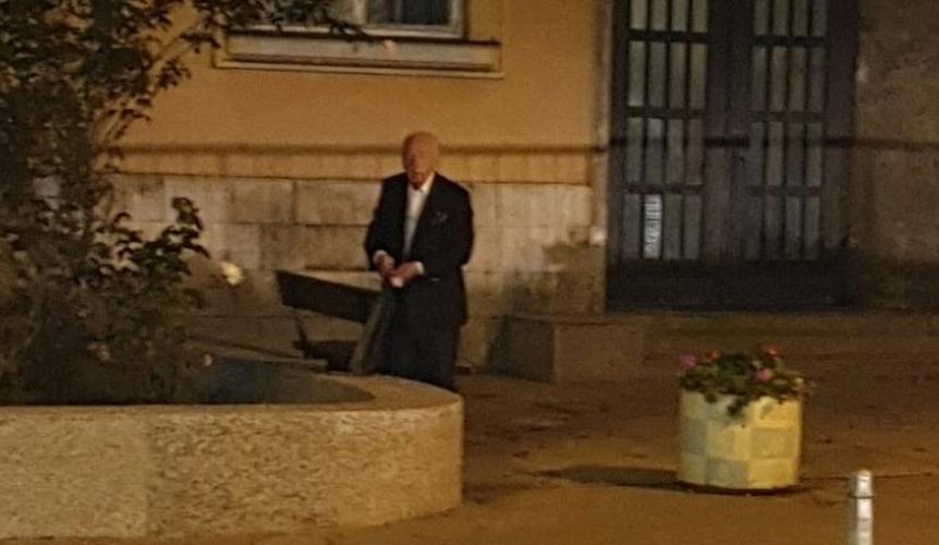 Budimir Lončar snimljen kako ‘krade’ ruže ispred katedrale