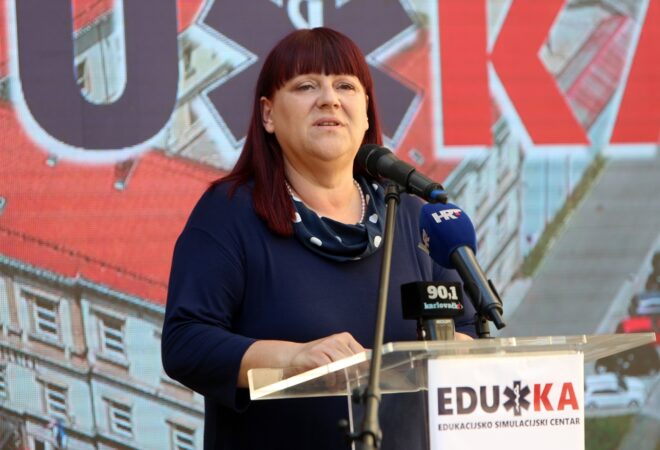 DVOSTRUKA MJERILA Maja Grba-Bujević prigovarala djelatnicima Hitne na božićnim videu u kojem nemaju maske. Oni izvukli sva njena druženja bez maski: ‘Sram i stid nek Vas bude Majo’