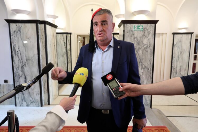 Bulj žestoko odgovorio Mlinariću: Prvo je izdao svog brata, pa prijavio Plenkovića i onda digao ruku za njega
