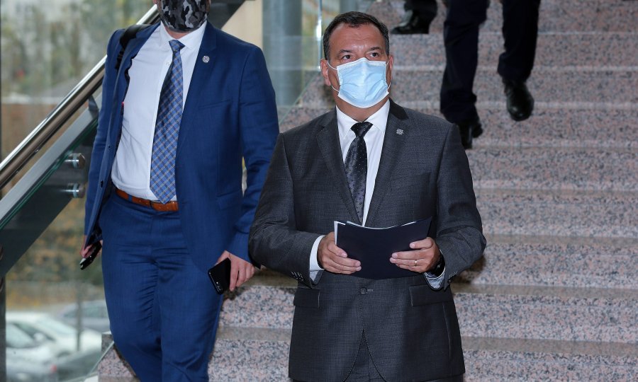 Beroš otkrio što se stvarno događa u najvećoj Covid bolnici: Dvostruka linija zapovijedanja, klanovske podjele...