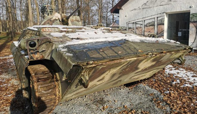 KOME SMETA RATNI MUZEJ NA BARUTANI: Kamere snimile kako uništavaju vozila iz Domovinskog rata