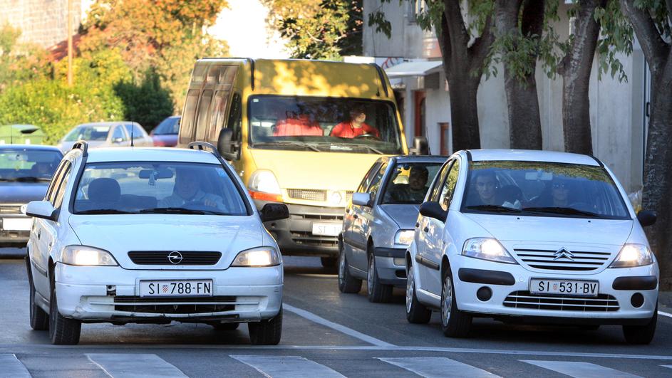 Vozači, oprez: Dnevna svjetla ne gasimo s pomicanjem sata