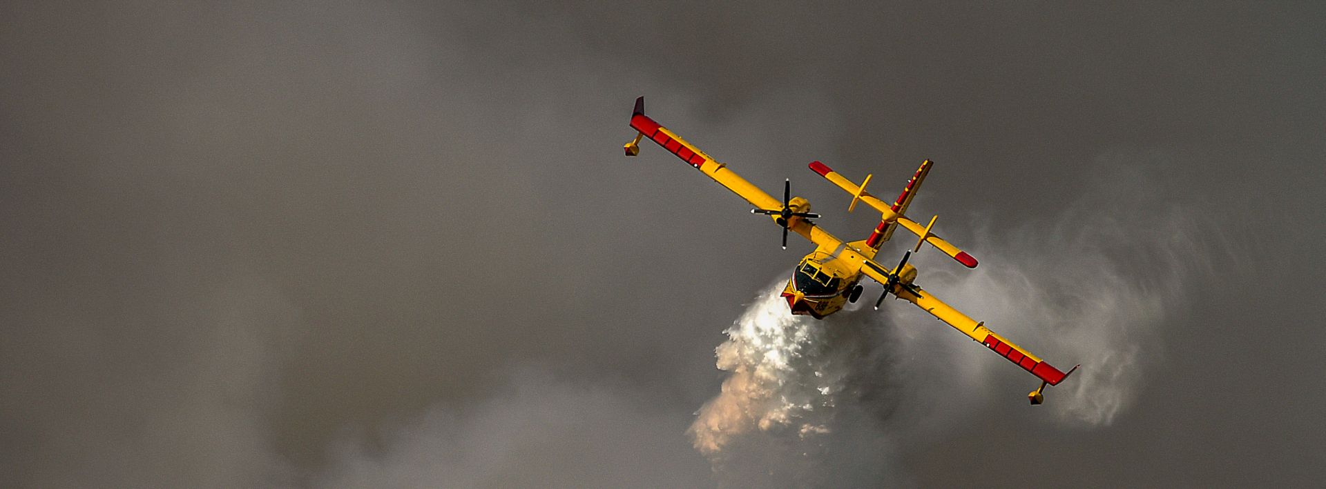 Sedam kanadera i airtractora gase požar kod Knina