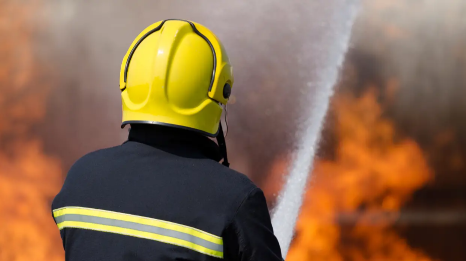 Dva velika požara na Lošinju: Na dva parkirališta gorjelo je najmanje osam automobila