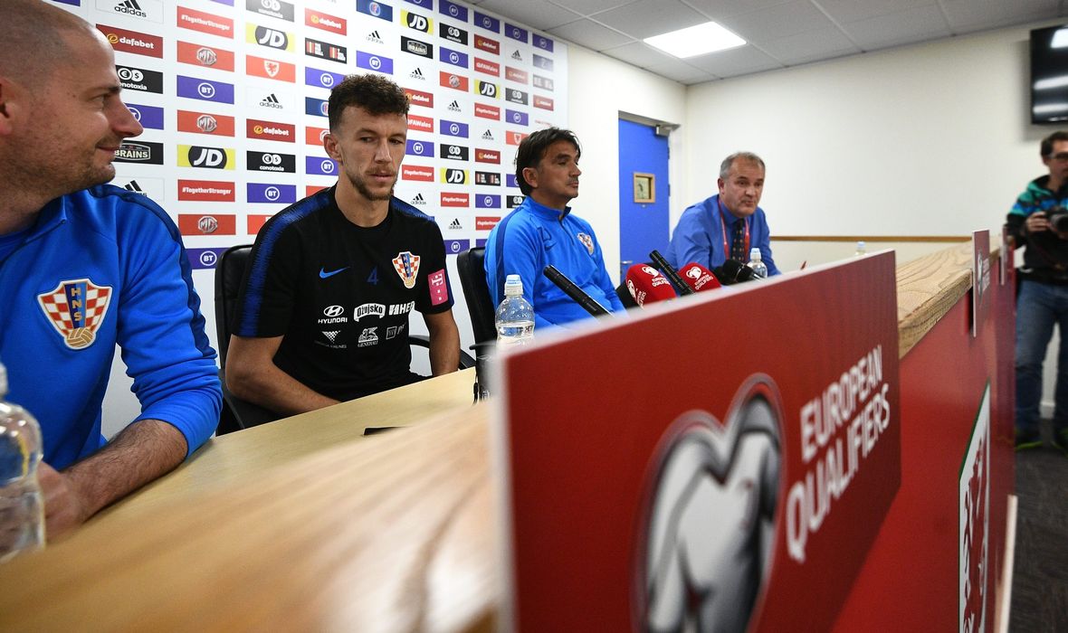 TOTALNA LAKRDIJA U WALESU, GLASNOGOVORNIK HNS-A SMIJENIO PREVODITELJA! Velšani se 15 minuta valjali od smijeha, a onda ga je Pacak naprasno prekinuo!