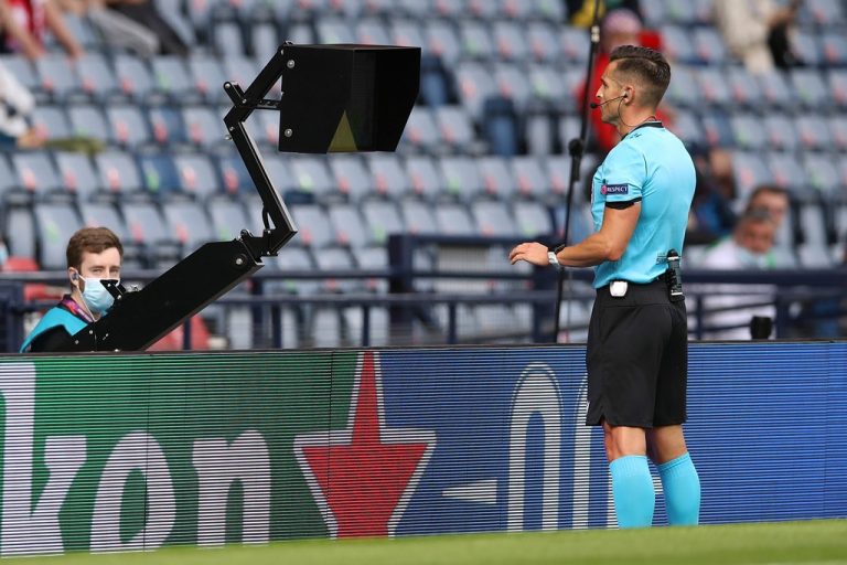 Lineker popljuvao VAR i poručio da “nema govora o jedanaestercu”, navijači krive suca