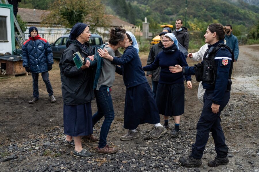 Časna branila gradilište od aktivista koji je sprečavao gradnju crkve