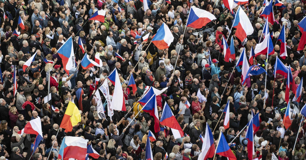 ‘CZECH OUT‘? Ludnica u Češkoj, deseci tisuća na ulicama, traže pregovore s Rusima i izlazak iz EU: ‘Ovo nitko neće zaustaviti!‘
