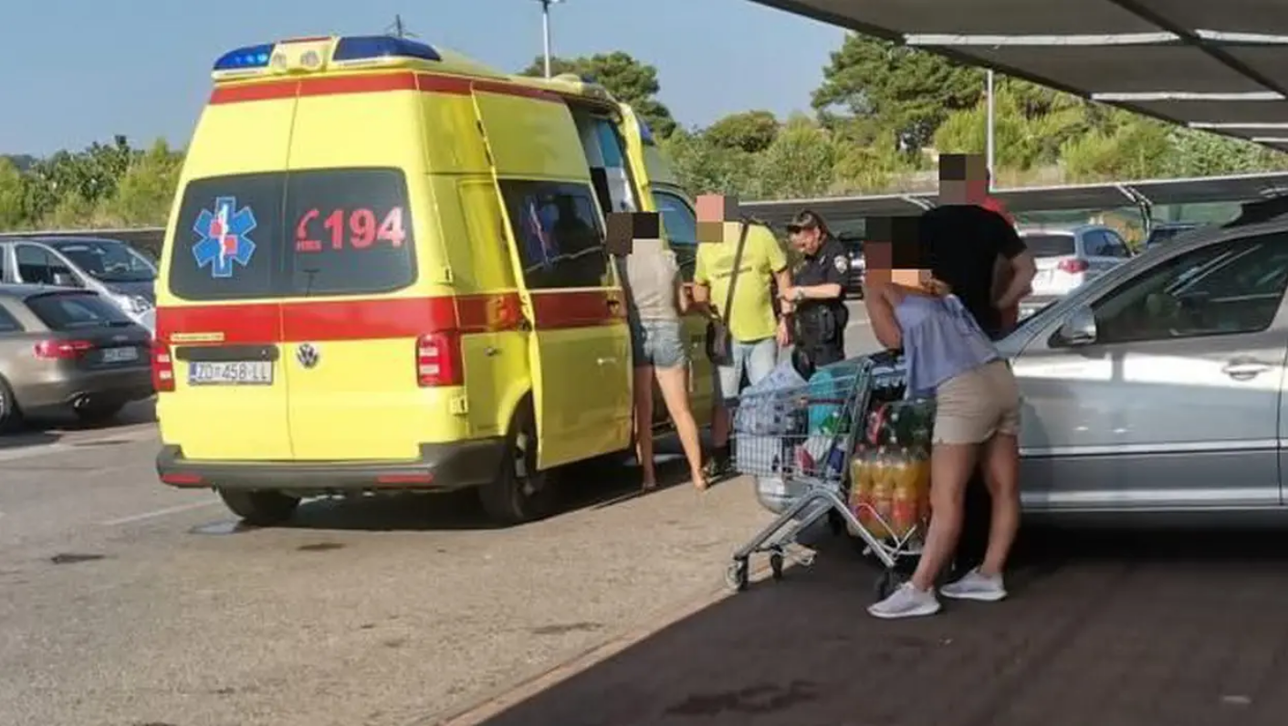 Česi su ostavili djecu u vrućem autu u Zadru: Majka je došla iz šopinga i rekla nam 'Odje*ite!'