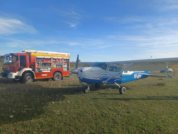 DRAMA U ZRAKU: Avion koji je bacao mamac za lisice prisilno sletio u polje