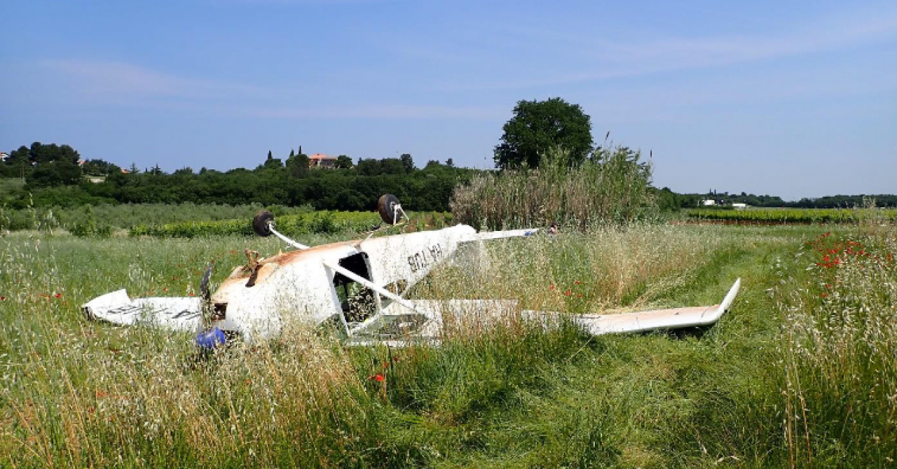 Doznajemo, avion iste oznake već se bio srušio! Pilot i četvero padobranaca poletjeli su... Motor nije reagirao