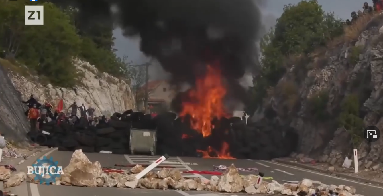 Slijetanje helikopterom uz šok bombe, ‘pevalo’ se o srpskoj vojsci na Kosovu, a novi ‘mitropolit’ SPC-a rukopoložen je nasilno, pred šačicom popova…