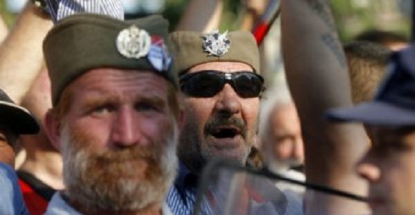 Jadan ti je onaj, kome četnici plješću