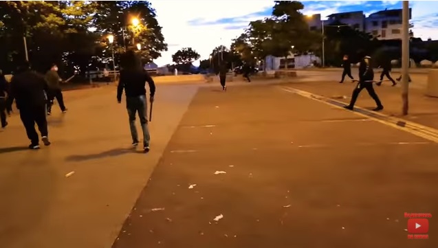 ŠOKANTNE SNIMKE IZ FRANCUSKE: PROSVJEDI PRERASLI U RAT NAORUŽANIH ČEČENSKIH I ALŽIRSKIH NARKOBANDI, policija nemoćna