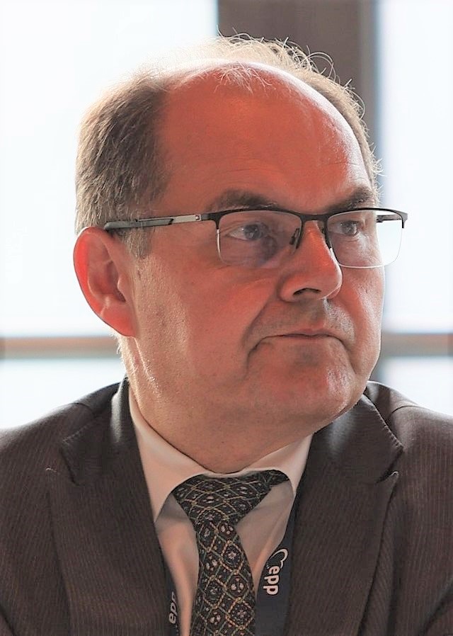 Schmidt proglasio zakonitim imenovanje vlade Federacije BiH: Moglo bi biti već u petak?