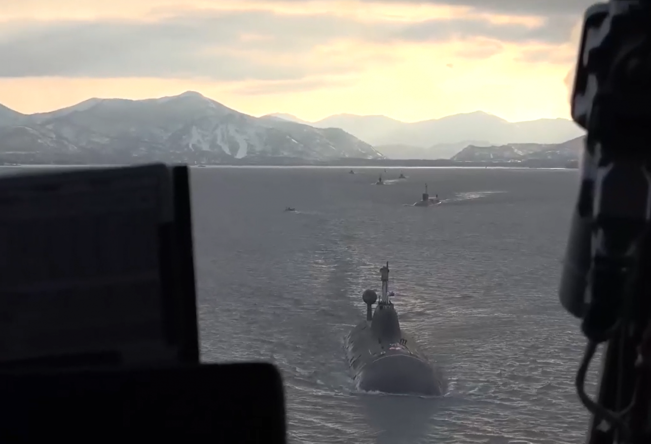 ‘IZVRŠAVA SE ZAPOVIJED VLADIMIRA PUTINA!’ Rusi isplovljavaju prema Pacifiku: Snimljen ogroman konvoj