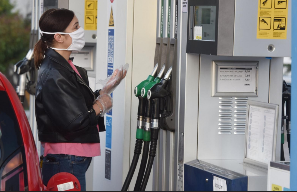 MIJENJA SE CIJENA GORIVA! VOZAČI PODIJELJENI: Dok jedni tuguju, drugi imaju razloga za slavlje