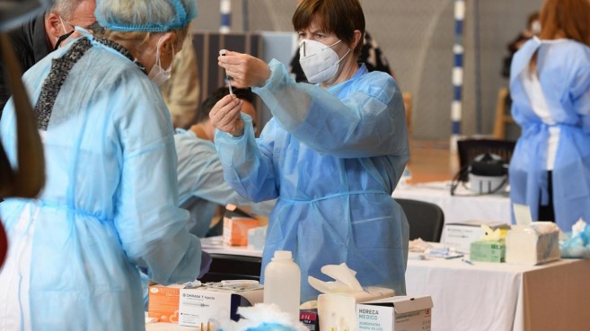 STIŽU LI OTPUŠTANJA I KLJUČ U BRAVU? Vlada donosi dekret i ukida potpore zbog nedovoljno cijepljenih! LJUDI SU OGORČENI