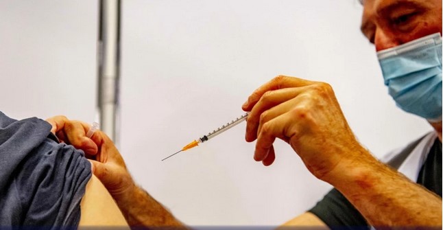 Treća doza Pfizera - treba li vam i tko će je prvi primiti?