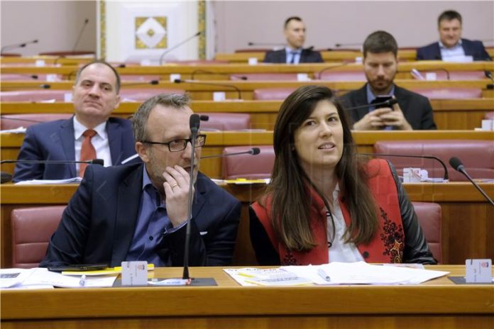 Obustavljaju se ovrhe, Oporba: “Zakon nije kompletan, neke ovrhe ostaju”