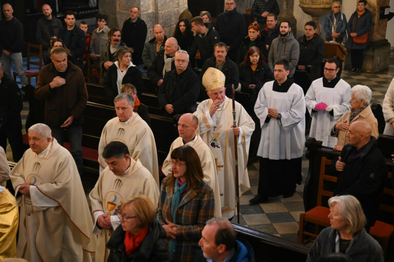 Danas je Uskrs, najveći kršćanski blagdan: Ovo su običaji i vjerski obredi u spomen Kristova uskrsnuća