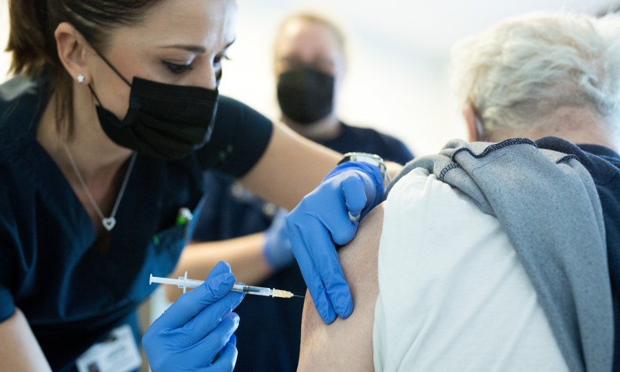 Zbog krvnih ugrušaka nastala je drama s AstraZenecom, ali i Pfizer ima isti problem: Što stručnjaci kažu na najčešće prijavljenu smrtonosnu nuspojavu