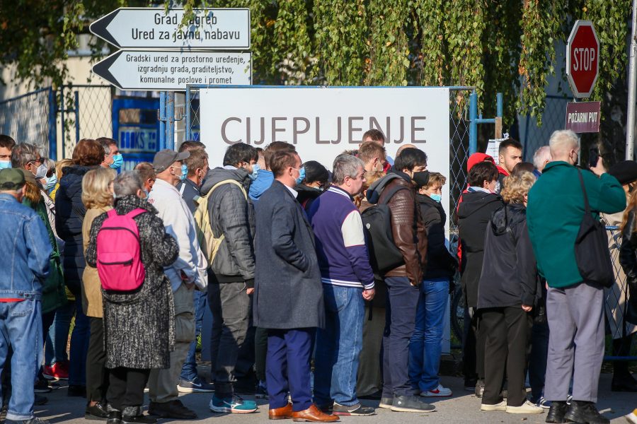 Gužve na Velesajmu, sve više roditelja dovodi djecu na cijepljenje