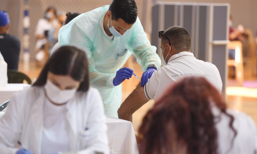 Što se događa ako u prvoj dozi dobijete AstraZenecu, a u drugoj Pfizer?