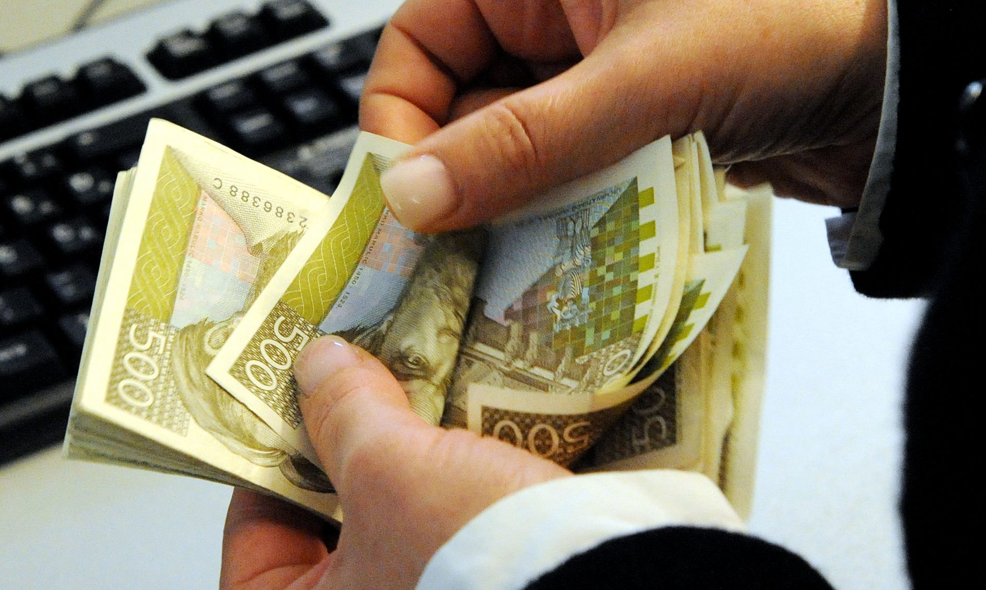 Zamolila mladića da joj podigne novac s kartice pa ostala bez 35.000 kuna