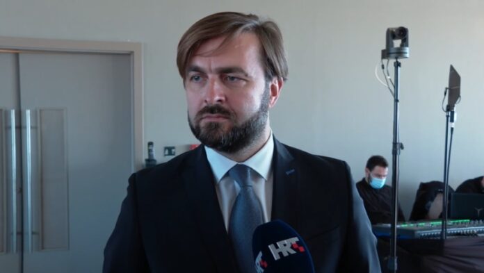 ĆORIĆ NAJAVLJUJE NIŽE CIJENE GORIVA: Kaže da ima informaciju da će one biti manje od onih koje je definirala Vlada