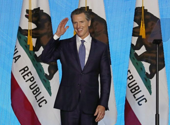 Guverner Kalifornije mora platiti odštetu crkvi zbog diskriminatornih Covid-zabrana