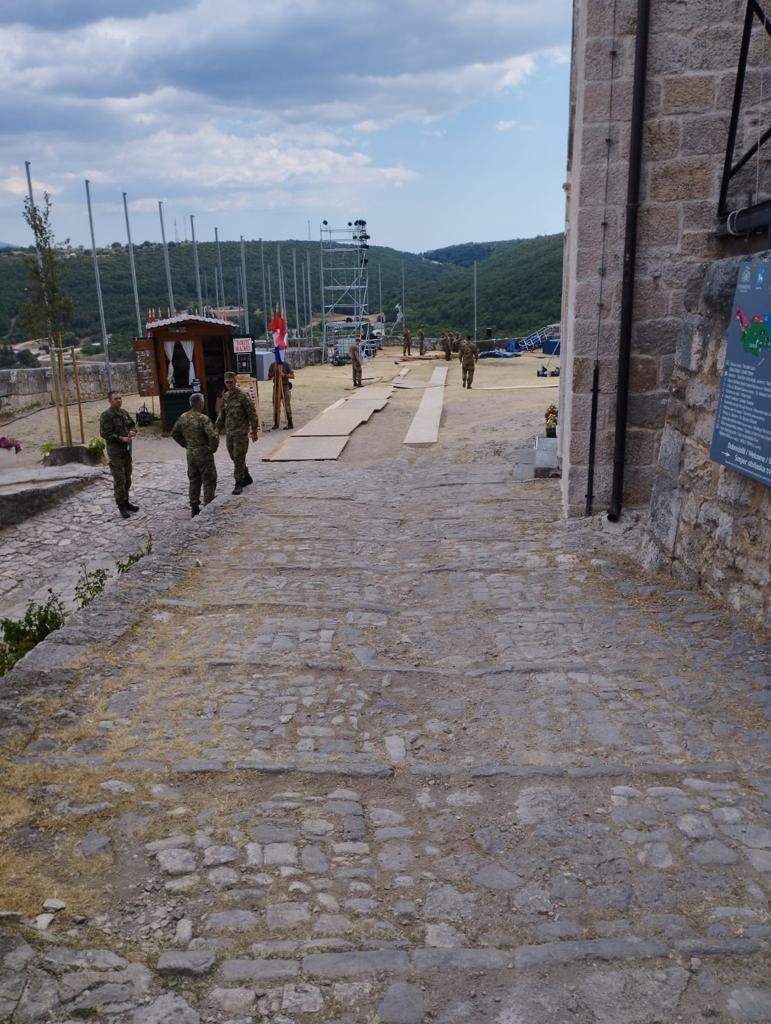 Fotografije i zapovijed Hranja dokazuju: Vojnici nisu sami postavljali daske, vodili su ih Glavni stožer i Pantovčak