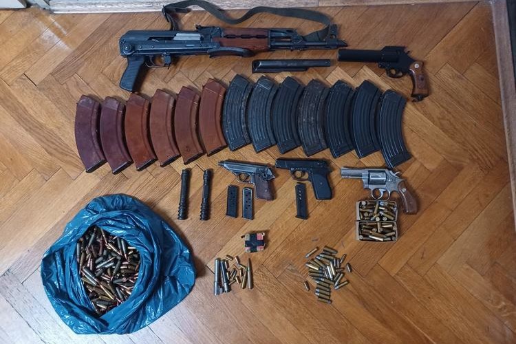 Neovlašteno posjedovao oružje i streljivo