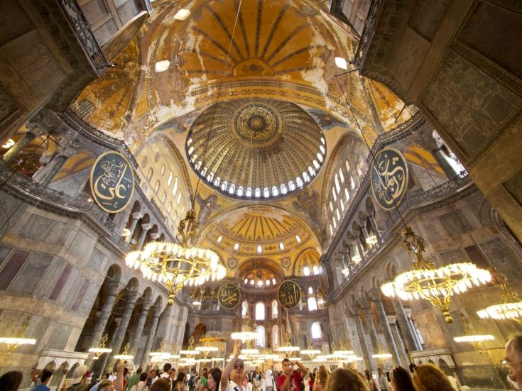 5. LISTOPADA 610. GODINE U CRKVI SVETE MUDROSTI (AJA SOFIJA) U CARIGRADU OKRUNJEN CAR ISTOČNORIMSKOG CARSTVA HERAKLIJE