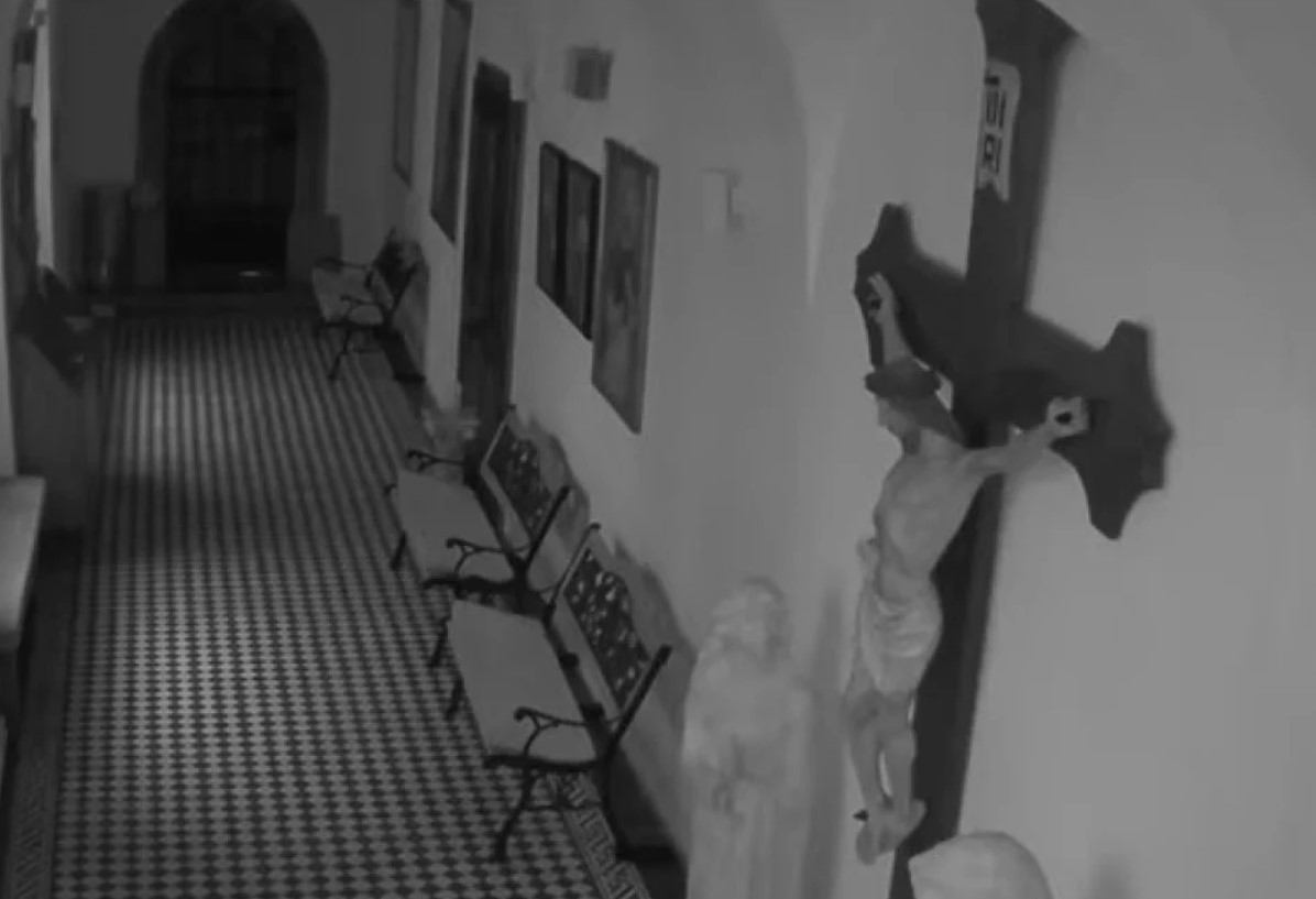 VIDEO Snimljen trenutak u kojem je potres oštetio crkvu Uznesenja BDM u Zagrebu, Isus na križu ostao neoštećen