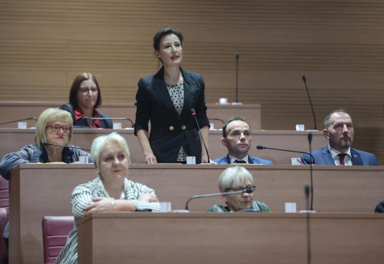 Odgođeno najavljeno glasanje u Saboru, žestoke kritike  dolaze sa svih strana