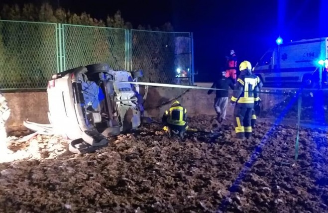 Auto je već prekrio led, a muškarac je ležao u njemu: Djelatnik zimske službe spasio život vozaču!