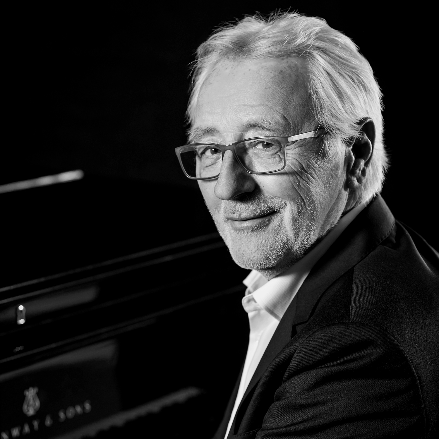 Na današnji dan: Sjećanje na Olivera Dragojevića – Glas koji će vječno živjeti